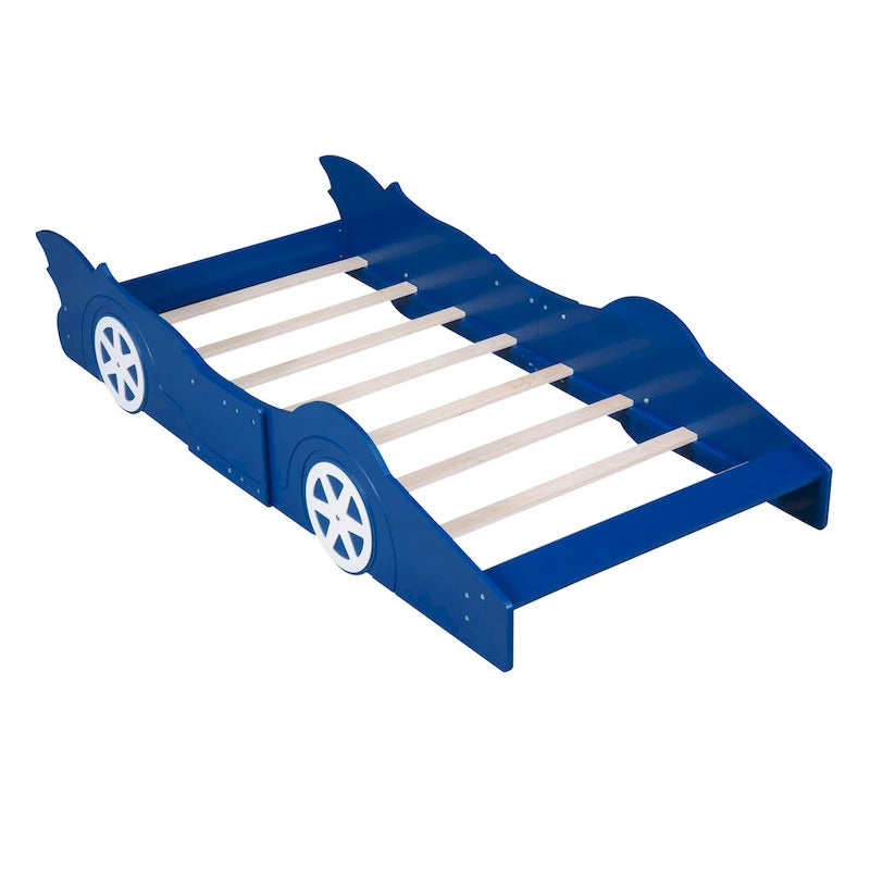 Cama plataforma con forma de coche de carreras y ruedas