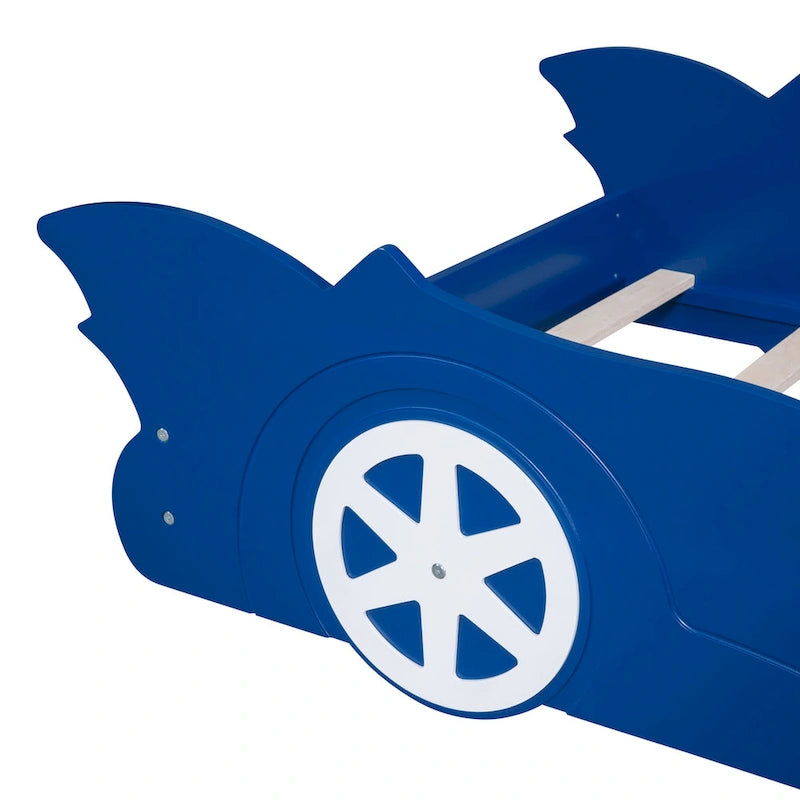 Cama plataforma con forma de coche de carreras y ruedas