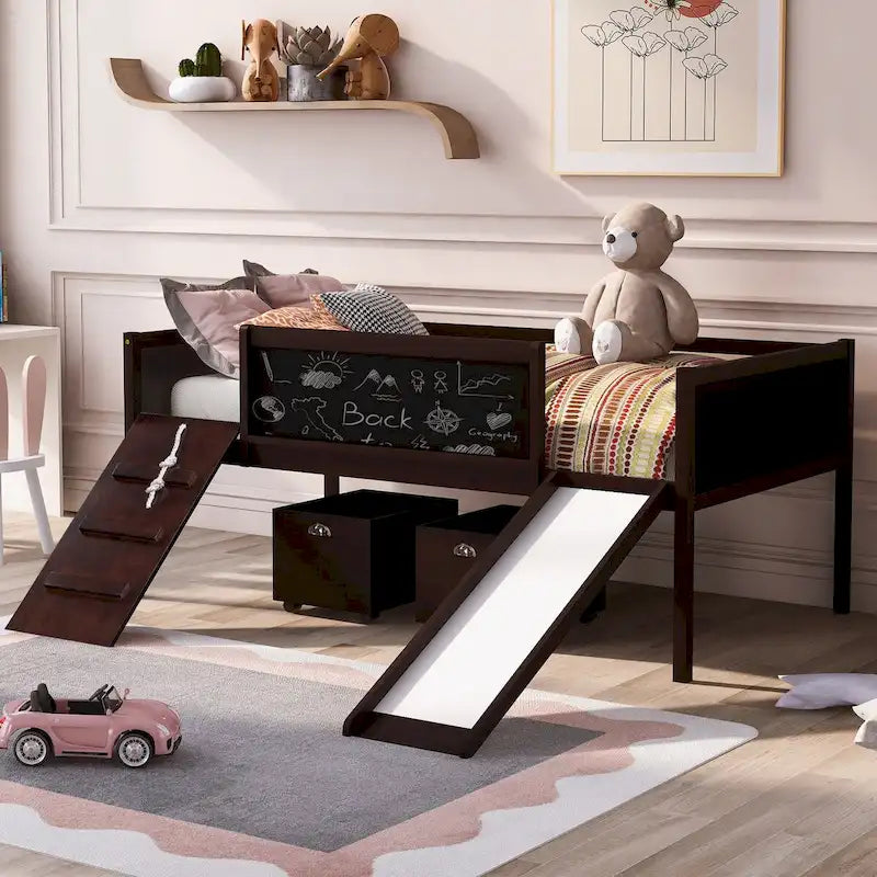 Cama alta individual de madera con tres pizarras, dos cajas de almacenamiento y un tobogán, tres colores disponibles
