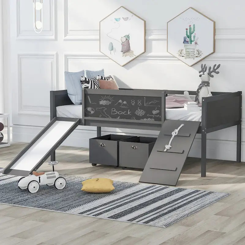 Cama alta individual de madera con tres pizarras, dos cajas de almacenamiento y un tobogán, tres colores disponibles